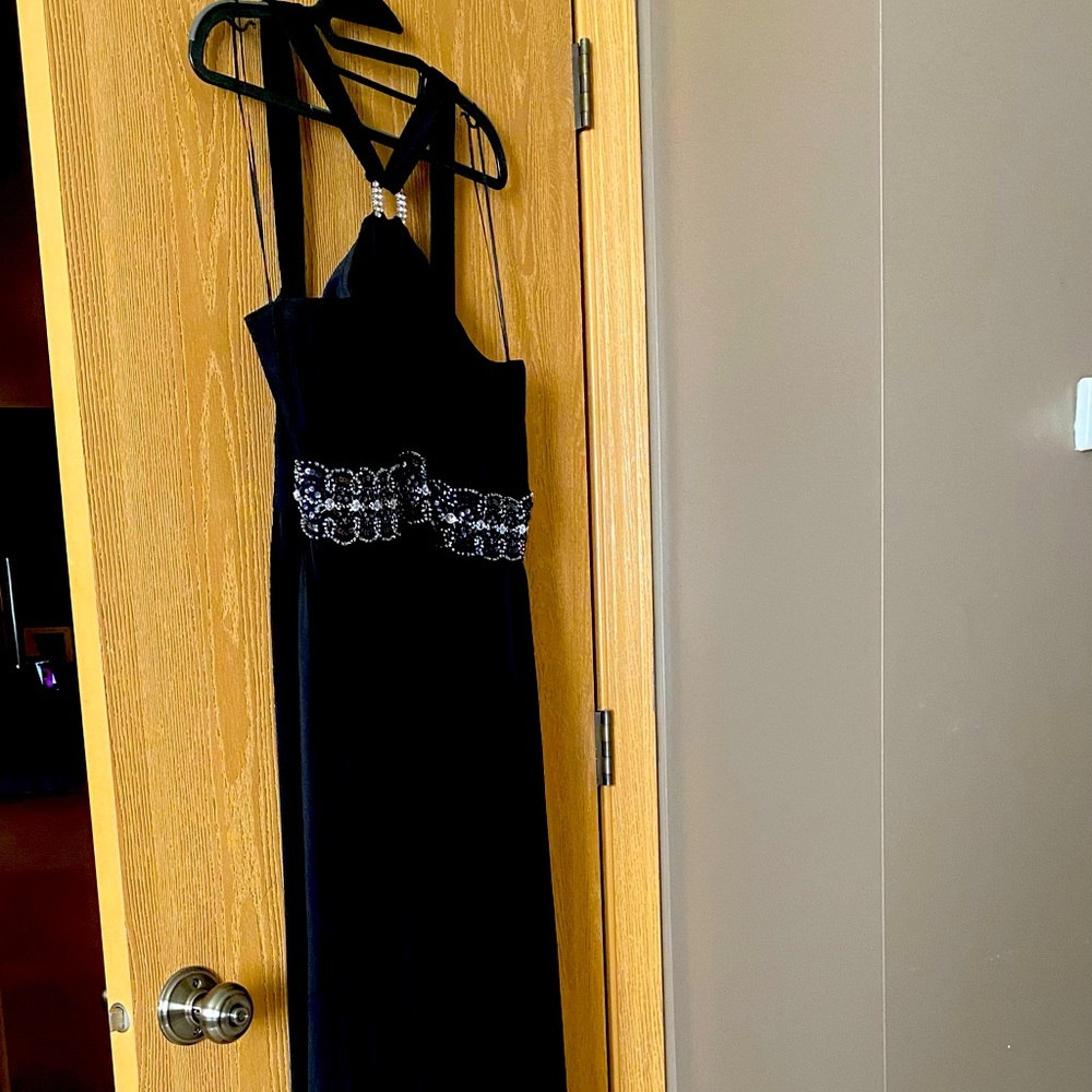 This beautiful dress can be worn in any special occasion